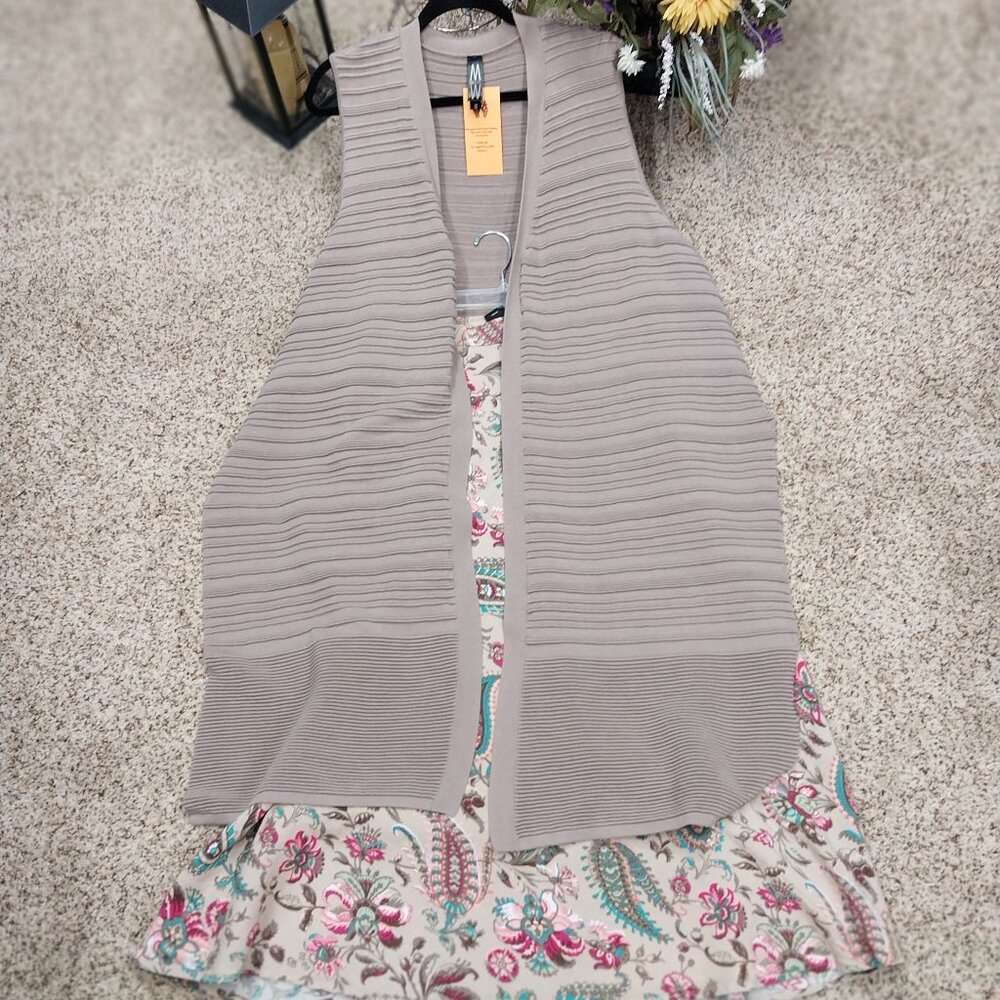 3118 Size 1X Mara Wynne Sweater Vest and Matching 18W East 5th Skirt